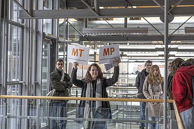 Vertreterinnen und Verteter der verschiedenen Studiengänge holten die neuen Studierenden nach der offiziellen Begrüßung ab