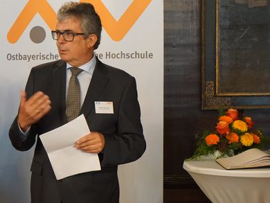 Prof. Dr. Wolfgang Renninger lud zur 92. Tagung der BundesDekaneKonferenz  nach Weiden ein.