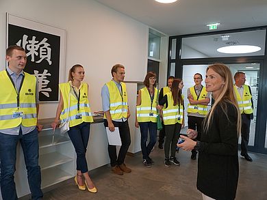 Besuchergruppe bei der Führung