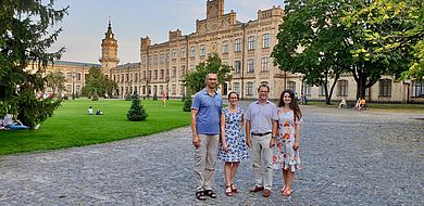 Auf dem KPI-Campus: Dr. Oleh Levchenko, Marian Mure, Prof. Frank Späte und Olesia Lubianova