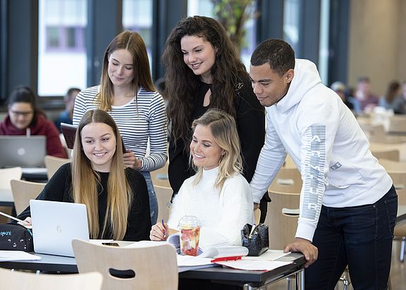 Studenten im Studiengang Digital Business Studenten im Studiengang Digital Business