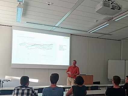 Prof. Dr. Horst Rottmann bei der Forschungsvorlesung