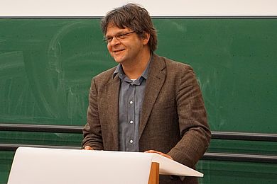 Prof. Dr. Mathias Albert, Universität Bielefeld, stellte die Ergebnisse der aktuellen Shell-Jugendstudie vor.