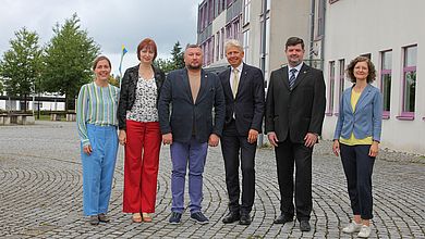 Gruppenfoto auf dem Campus
