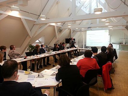 Am 13.März 2013 fand an der Hochschule München das Netzwerktreffen „Berufsbegleitender Bachelor“ statt, an dem seitens der HAW Prof. Dr. Ralf Krämer, Studiengangsleiter HB, Sabine Märtin, Leiterin HAW professional, und Jana Faerber, Mitarbeiterin 