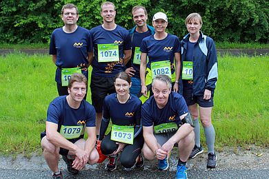 Hinten: Prof. Dr. Mario Mocker, Christian Fehn, Bernhard Eckl, Elisabeth Fichtner und Susanne Bradfish; vorne: Gerd Mandel, Barbara Kostial und Joseph Roth; nicht im Bild: Stephan Bach