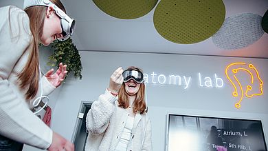 Im Anatomy Lab konnten die Besucherinnen und Besucher mit VR-Brillen den menschlichen Körper erkunden