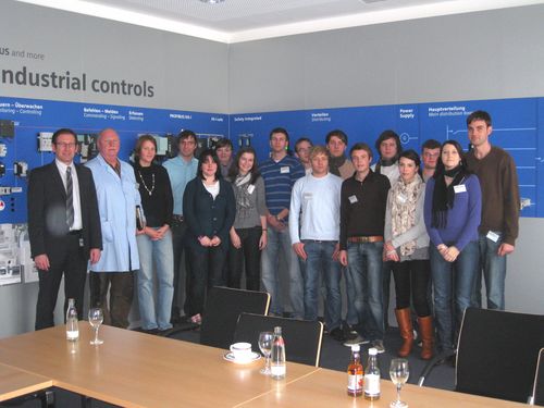 Studierende des Studiengangs Patentingenieurwesen besuchen die Firma Siemens in Amberg