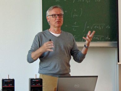 Prof. Dr. Matthias Mändl bei der Forschungsvorlesung
