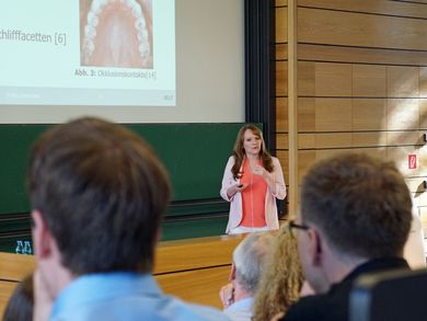 Auf dem Programm standen zehn Vorträge zu aktuellen Themen aus der Dentaltechnik.