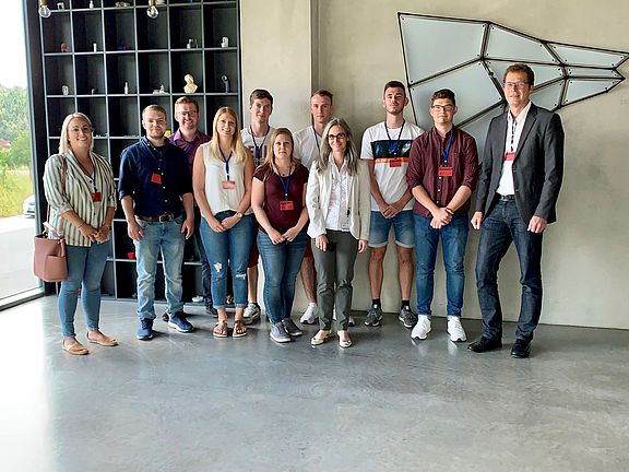 Studierende des Studienganges Wirtschaftsingenieurwesen bei der FIT AG in Lupburg