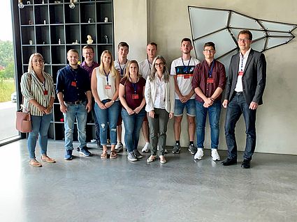 Studierende des Studienganges Wirtschaftsingenieurwesen bei der FIT AG in Lupburg