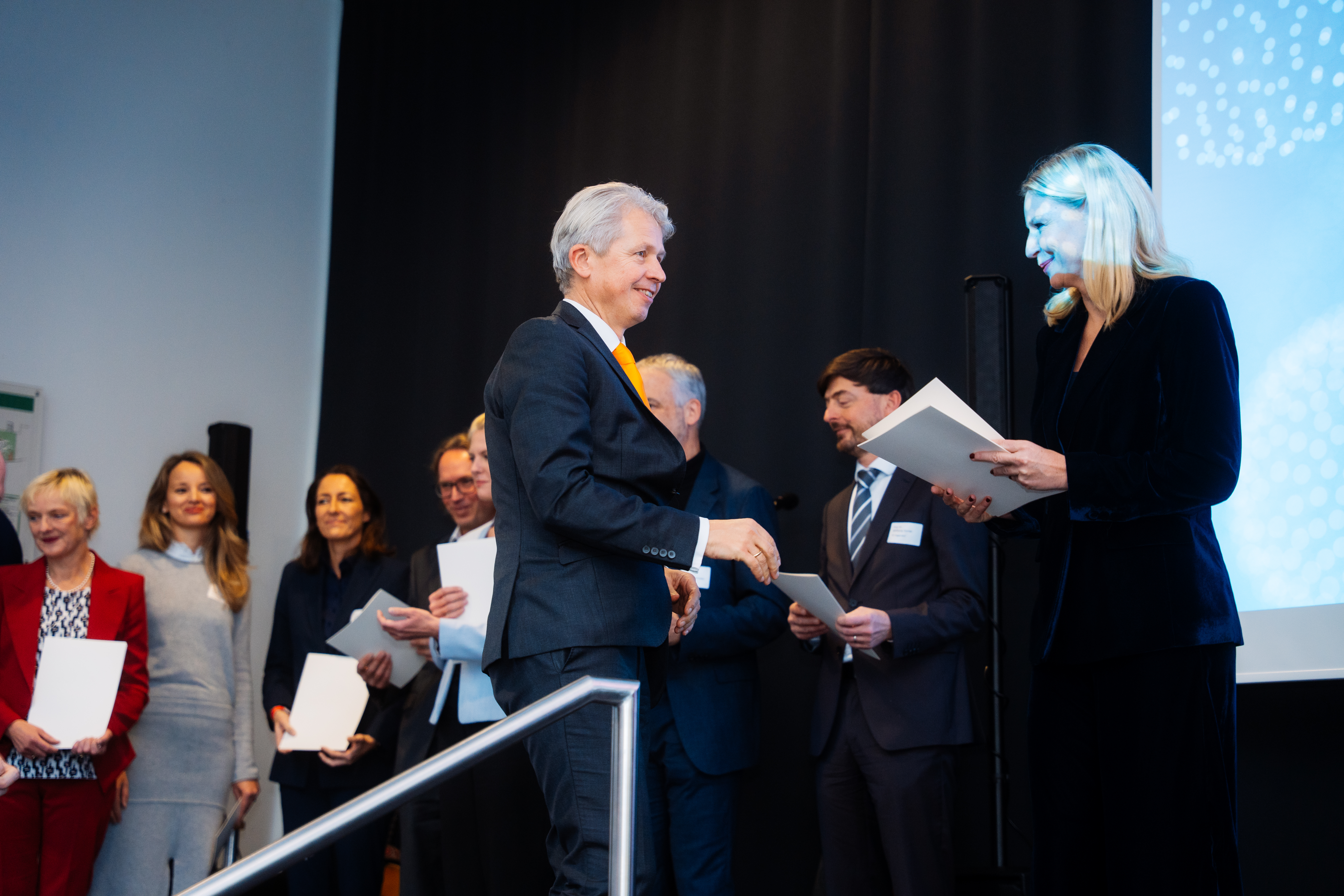 Urkundenübergabe an Prof. Dr. med. Clemens Bulitta